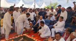 Bihar politics  - लंबे समय बाद पटना से बाहर निकले लालू यादव, पूर्व विधायक के पिता की पुण्यतिथि में हुए शामिल, गाड़ी में बैठ लिया लौंडा नाच का आनंद