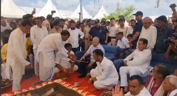 Bihar politics  - लंबे समय बाद पटना से बाहर निकले लालू यादव,