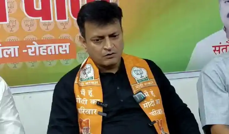 Vote Adhikar yatra - कभी दादा के मजार पर नहीं गए, लेकिन शेरश