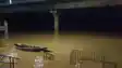 Bihar News : पटना में गंगा नदी के बीच मझधार में फंसी दर्जनों यात्रियों से भरी नाव, SDRF की टीम ने लोगों को किया रेस्क्यू