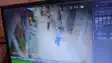 जेवर चमकाने का झांसा देकर महिला से दो भर सोने के आभूषण ले उड़े तीन ठग: CCTV में कैद हुई पूरी वारदात