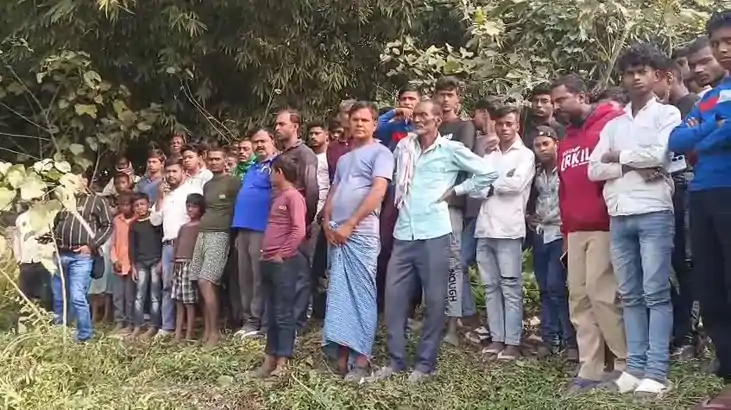 'मर्डर' का खौफनाक मंजर: नदी में तैरता मिला बोरे में बंद शव, 