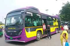 पटना में ट्रैफिक को लेकर बड़ा फैसला: बीच सड़क सवारी बैठाई तो रद्द होगा परमिट, कमिश्नर ने DTO को दिया 'फ्री हैंड'