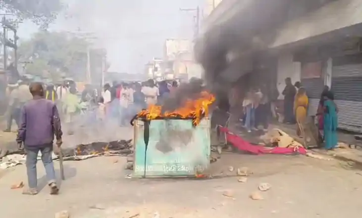 गरीबों की झोपड़ी पर 'सरकारी बुलडोजर' का कहर, रसूखदारों के पक