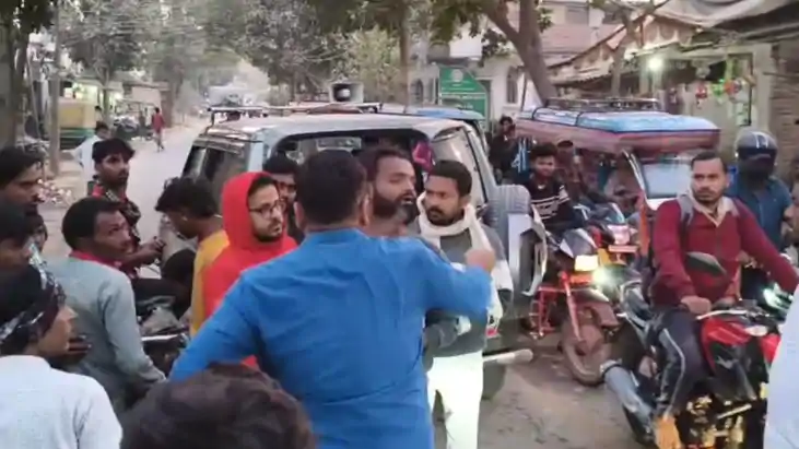 Vaishali BDO Accused of Roadside Assault Sparks Outrage