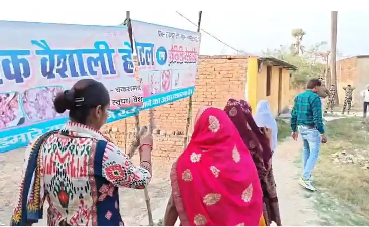  देह व्यापार के दो अड्डों अभिषेक वैशाली' और 'द रॉयल कैफे' मे