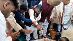 Bihar News : गयाजी में पूर्व केंद्रीय मंत्री रविशंकर प्रसाद ने किया पिंडदान, पितरों की आत्मा की शांति के लिए फल्गु तट और विष्णुपद में किया तर्पण