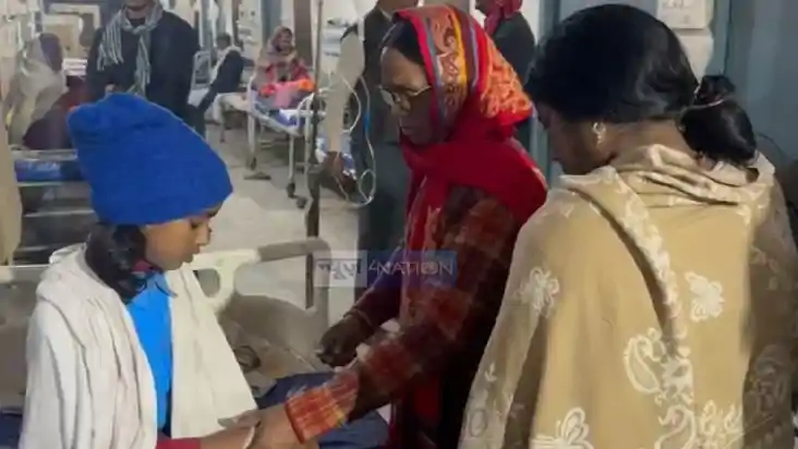   MID-DAY MEAL के खाने में गिरा छिपकली, विषैला भोजन खाने से 