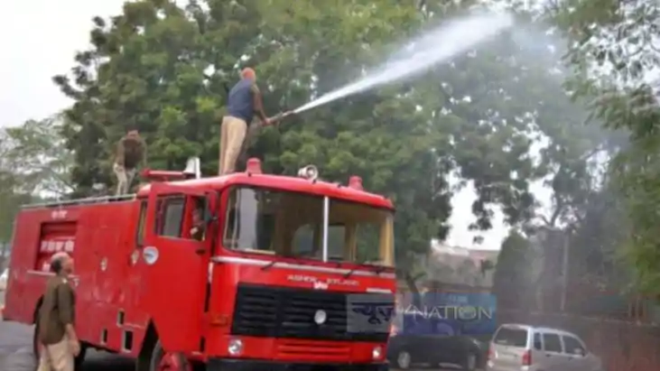 बिल्डिंग में लगी आग बिल्डिंग में लगी आग