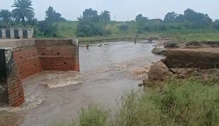 Bihar Bridge collapsed - तेज बारिश का दबाव नहीं झेल सका छह स Bihar Bridge collapsed - तेज बारिश का दबाव नहीं झेल सका छह स