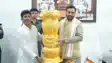 Bihar News :  पूर्व भाजपा जिला अध्यक्ष संजय मेहता ने हरियाणा के सीएम नायब सिंह सैनी से की मुलाकात, बिहार में निवेश के लिए किया आग्रह, सौंपा अशोक स्तंभ 