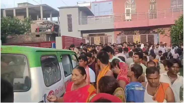 चाकूबाजी में घायल युवक की मौत के बाद भड़का आक्रोश: शव लेकर आ