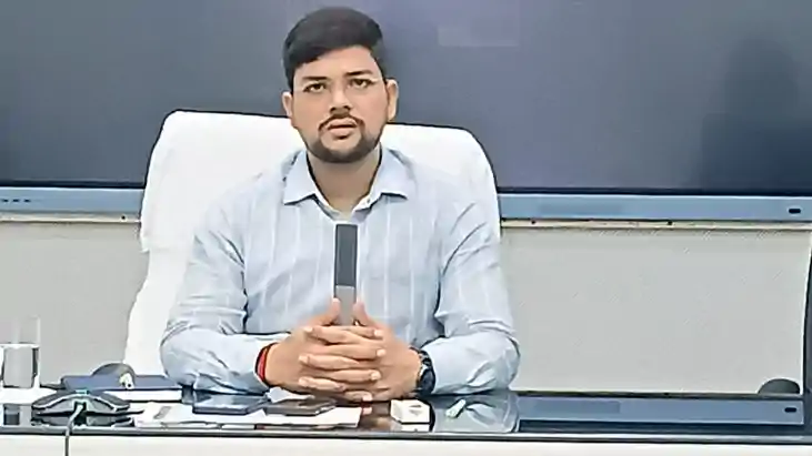 Bihar News : पूर्णिया कलेक्ट्रेट में पीड़ित महिलाओं को एक ही Bihar News : पूर्णिया कलेक्ट्रेट में पीड़ित महिलाओं को एक ही