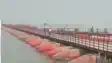 Patna News - पटना-हाजीपुर के बीच गंगा नदी पर बना पीपा पुल बंद, अब गांधी सेतु ही एकमात्र विकल्प
