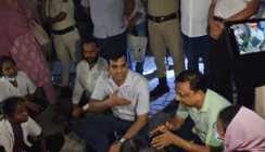कटिहार में एएनएम छात्राओं का जोरदार प्रदर्शन, सड़क जाम के बाद कलेक्ट्रेट पहुंचीं छात्राएं, जमीन पर बैठकर डीएम ने सुनी समस्या