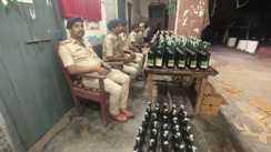 Bihar News : सहरसा में कोशी बांध पर पुलिस की बड़ी कार्रवाई, UP नंबर की गाड़ी से भारी मात्रा में अंग्रेजी शराब किया बरामद, मौके से फरार हुआ तस्कर 