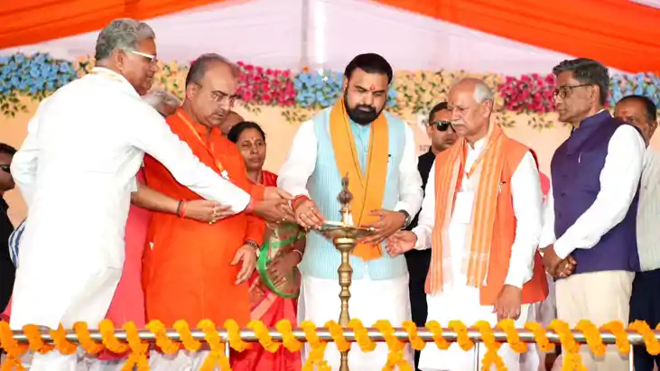 Bihar News : सिवान में आयोजित सहयोग शिविर में शामिल हुए मुख्