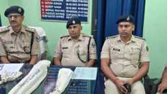Bihar News : बांका में हथियार के बल पर मछली मार रहे अपराधियों को पुलिस ने खदेड़ा, दो राइफल और 22 जिंदा कारतूस किया बरामद