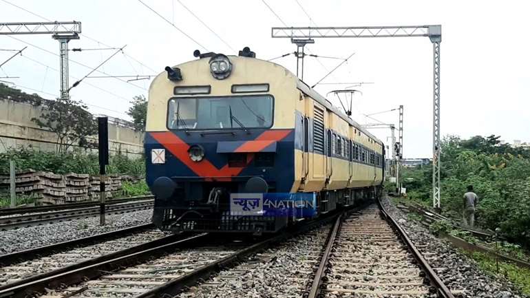 RAILWAY NEWS : खगड़िया अलौली रेलखंड पर जल्द चलेगी पैसेंजर ट्रेन, रेल आयुक्त ने ट्रैक और स्टेशन का किया निरीक्षण 