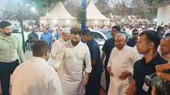 लोजपा (रा) के दावत-ए-इफ्तार इफ्तार मे पहुचें मुख्यमंत्री नीतीश कुमार, चिराग पासवान ने पैर छूकर किया स्वागत