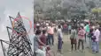 हाई-वोल्टेज ड्रामा: प्रेमिका के लिए बिजली टावर पर चढ़ा युवक, जहर की पुड़िया और बोतल के साथ दी जान देने की धमकी