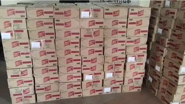 Bihar News : गोपालगंज में ट्रक पर लोड 40 लाख की विदेशी शराब 