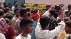 Bihar News : औरंगाबाद में टीसी लेने गई आठवीं की छात्रा से शिक्षक ने की छेड़छाड़, उग्र ग्रामीणों ने स्कूल में जड़ा ताला