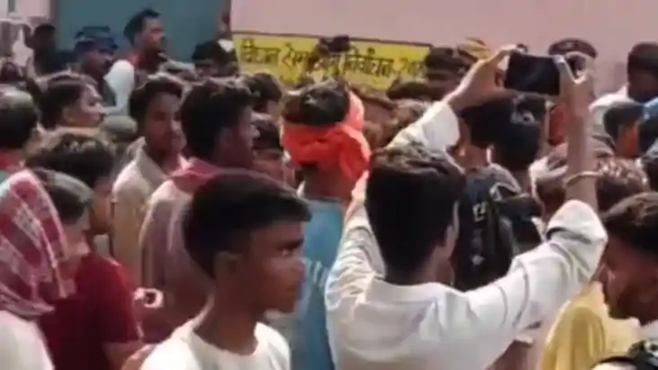 Bihar News : औरंगाबाद में टीसी लेने गई आठवीं की छात्रा से शि