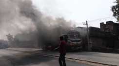 Bihar News : कोईलवर-छपरा फोरलेन पर कंटेनर में लगी भीषण आग, बिजली का तार छूने से हुआ हादसा, चालक की हुई दर्दनाक मौत 