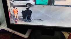 Bihar Crime News : वैशाली में बेख़ौफ़ बदमाशों का तांडव, हथियार के बल पर नोजल मैन से लूटे 50 हज़ार रूपये, सीसीटीवी में कैद हुई वारदात 