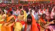 Bihar Election : नामांकन के बाद मंच पर भाषण देते रहे डिप्टी सीएम सम्राट चौधरी, नीचे बैठकर कार्यकर्त्ता की तरह सुनती रही पत्नी, सादगी के होते रहे चर्चे 