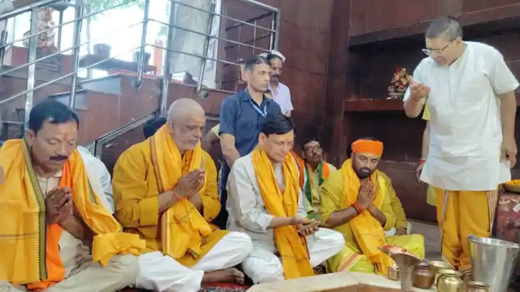 Bihar Vidhansabha Chunav 2025: तेजस्वी के गढ़ पर सतीश का धाव Bihar Vidhansabha Chunav 2025: तेजस्वी के गढ़ पर सतीश का धाव