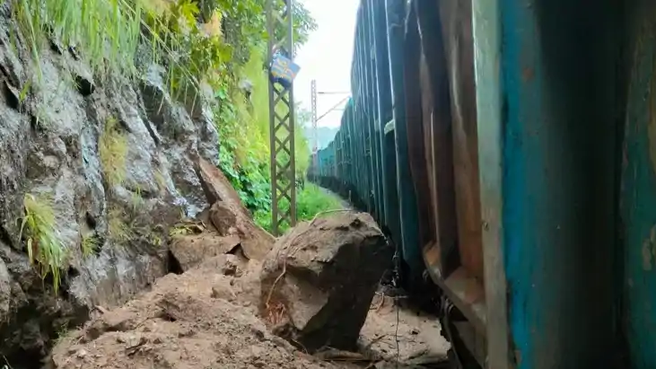 गया-कोडरमा  रेलखंड पर भू-स्खलन, वंदे भारत और पुरुषोत्तम एक्स