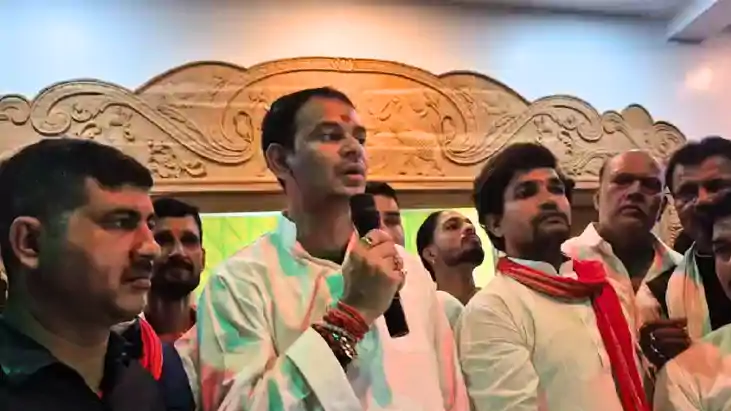 Bihar News : शिवहर पहुंचे तेज प्रताप यादव ने लोगों को किया आ Bihar News : शिवहर पहुंचे तेज प्रताप यादव ने लोगों को किया आ