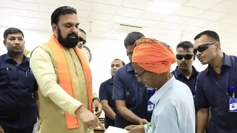 Bihar Politics: नीतीश की राह पर सम्राट, सीएम बनते ही लगाया जनता दरबार, ऑन स्पॉट कार्रवाई 