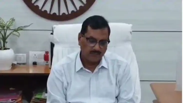 डीएम के नाम से फर्जी फेसबुक अकाउंट बना ठगी की कोशिश, खुद जिल