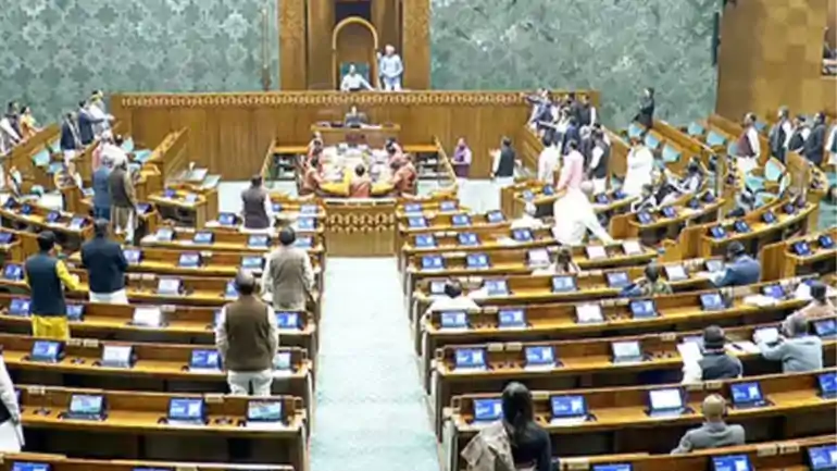 बड़ी खबर : मोदी सरकार पहली बार बिल पास कराने मे नाकाम, महिला आरक्षण से जुडे तीनों बिल संसद मे गिरे