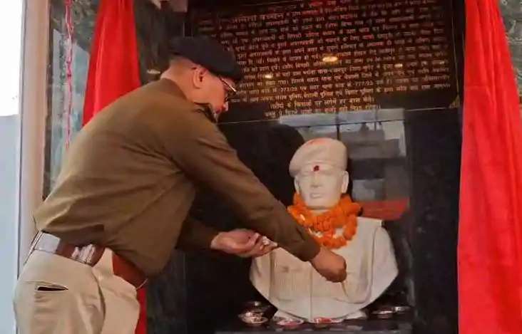 शहीद अमिताभ बच्चन की प्रतिमा अनावरण पर DGP की नसीहत, 'गुंडा 