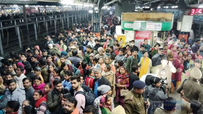 railway Crowd Control Plan - भगदड़ रोकने के लिए 60 स्टेशनों पर बनेंगे होल्डिंग जोन, एआई से ली जाएगी मदद