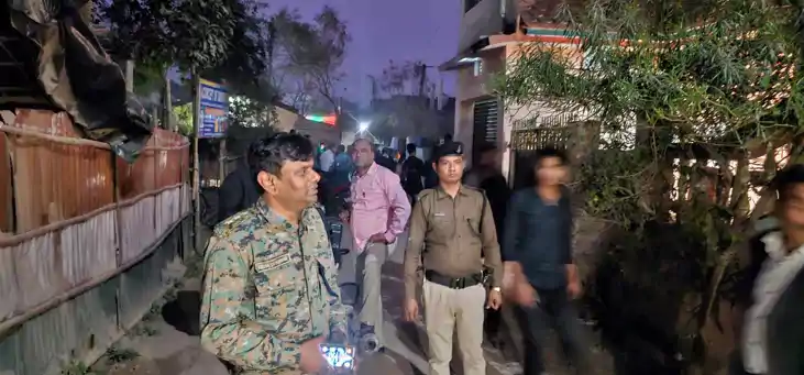 बंद कमरे से आई गोली की आवाज और फिर...एलआईसी एजेंट ने लाइसेंस