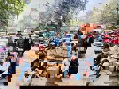 शराब तस्करों का 'बेसमेंट गेम' ओवर: मद्य निषेध विभाग ने 275 लीटर विदेशी शराब के साथ गैंग को दबोचा, ब्रेजा और पिकअप जब्त