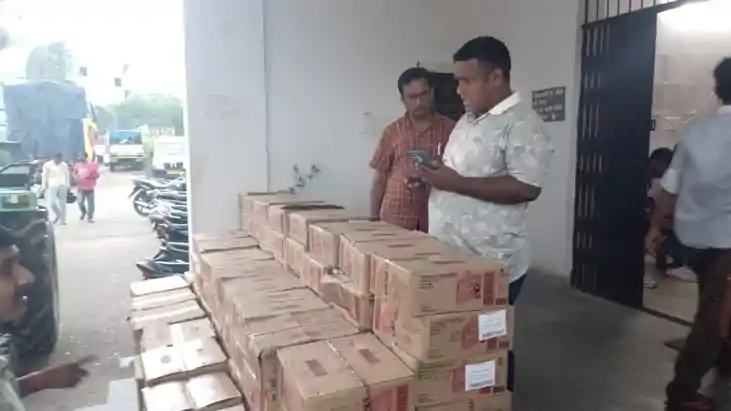 Bihar Crime : मुजफ्फरपुर में 50 लाख की विदेशी शराब पुलिस ने Bihar Crime : मुजफ्फरपुर में 50 लाख की विदेशी शराब पुलिस ने