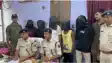 नवादा पुलिस की बड़ी कार्रवाई : 8 साइबर अपराधी गिरफ्तार, 13 मोबाइल और भारी मात्रा में कस्टमर डेटा बरामद