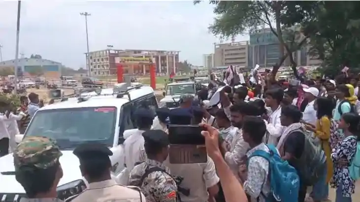 Black flag shown to Bihar Governor