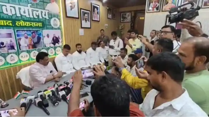 वायरल तस्वीर पर सांसद अभय कुशवाहा ने तोड़ी चुप्पी: सीएम सम्र