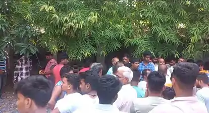 Bihar News: सीवान में होमगार्ड जवान ने कर लिया सुसाइड, ड्यूटी के दौरान थाने में खुद को मार दी गोली Bihar News: Homeguard jawan committed suicide in Siwan, shot himself in police station during duty