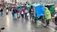 पर्यटन नगरी मसूरी में अचानक बदला मौसम का मिजाज: चटक धूप के बाद झमाझम बारिश, अचानक बढ़ी ठिठुरन