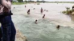 Bihar Flood News : गोपालगंज में गंडक नहर में 11 गुना अधिक पानी छोड़े जाने से गांवों में फैला पानी, ग्रामीणों में मचा हड़कंप