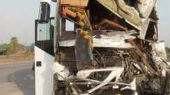 Bihar Road Accident: राष्ट्रीय राजमार्ग-19 पर रांची जा रही बस डंपर से टकराई, एक यात्री की मौत, दो दर्जन के करीब घायल