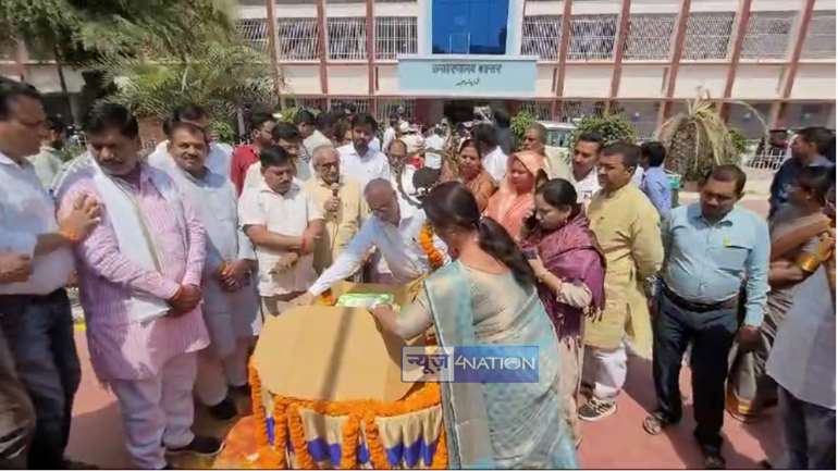 Buxar Foundation Day :  धूमधाम से मनाया गया बक्सर जिले का 35 वां स्थापना दिवस, प्रभात फेरी से हुई कार्यक्रम की शुरुआत, डीएम ने किया रक्तदान 